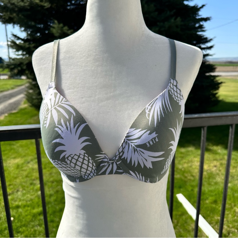 Victoria's Secret Pink Green‎ and White Bra